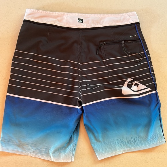 Quicksilver Board Short (31) - Picture 13 of 13